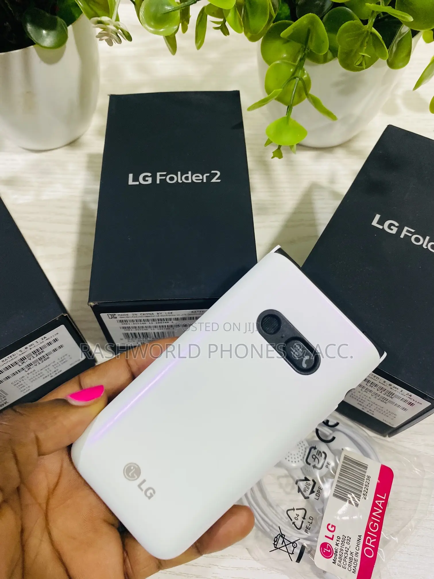 New LG Folder 2 8 GB White