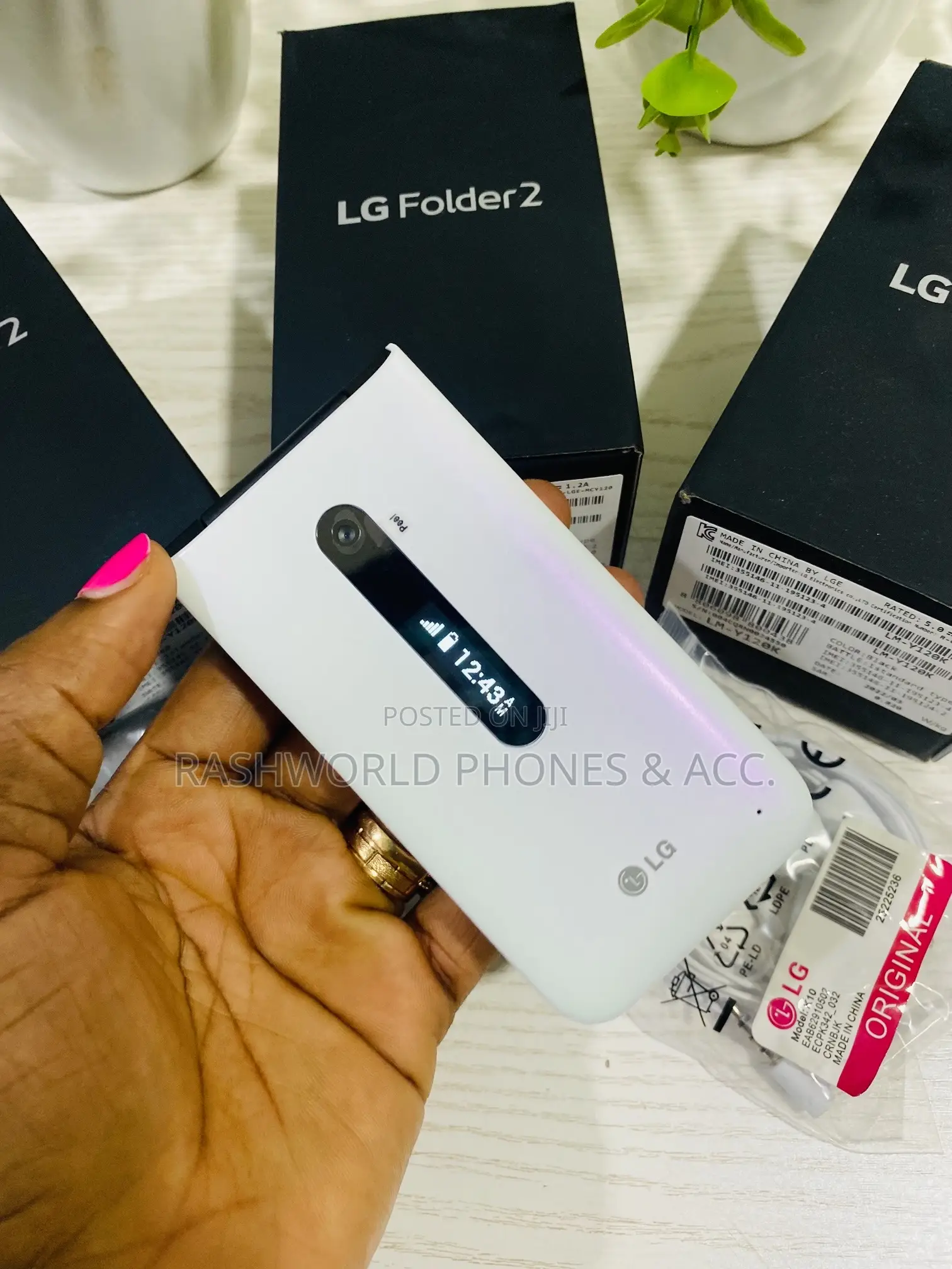 New LG Folder 2 8 GB White