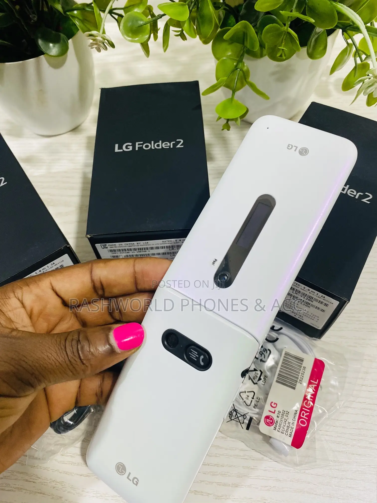 New LG Folder 2 8 GB White