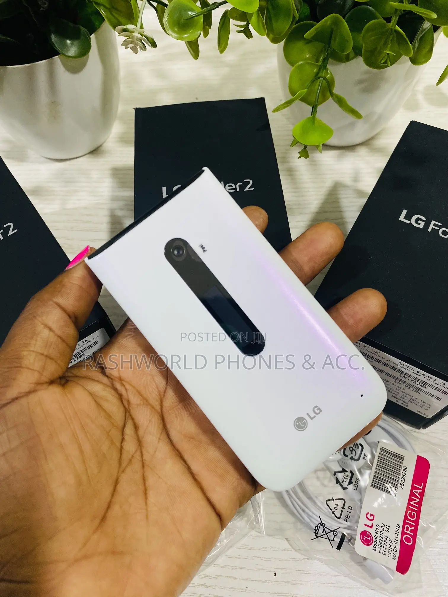 New LG Folder 2 8 GB White