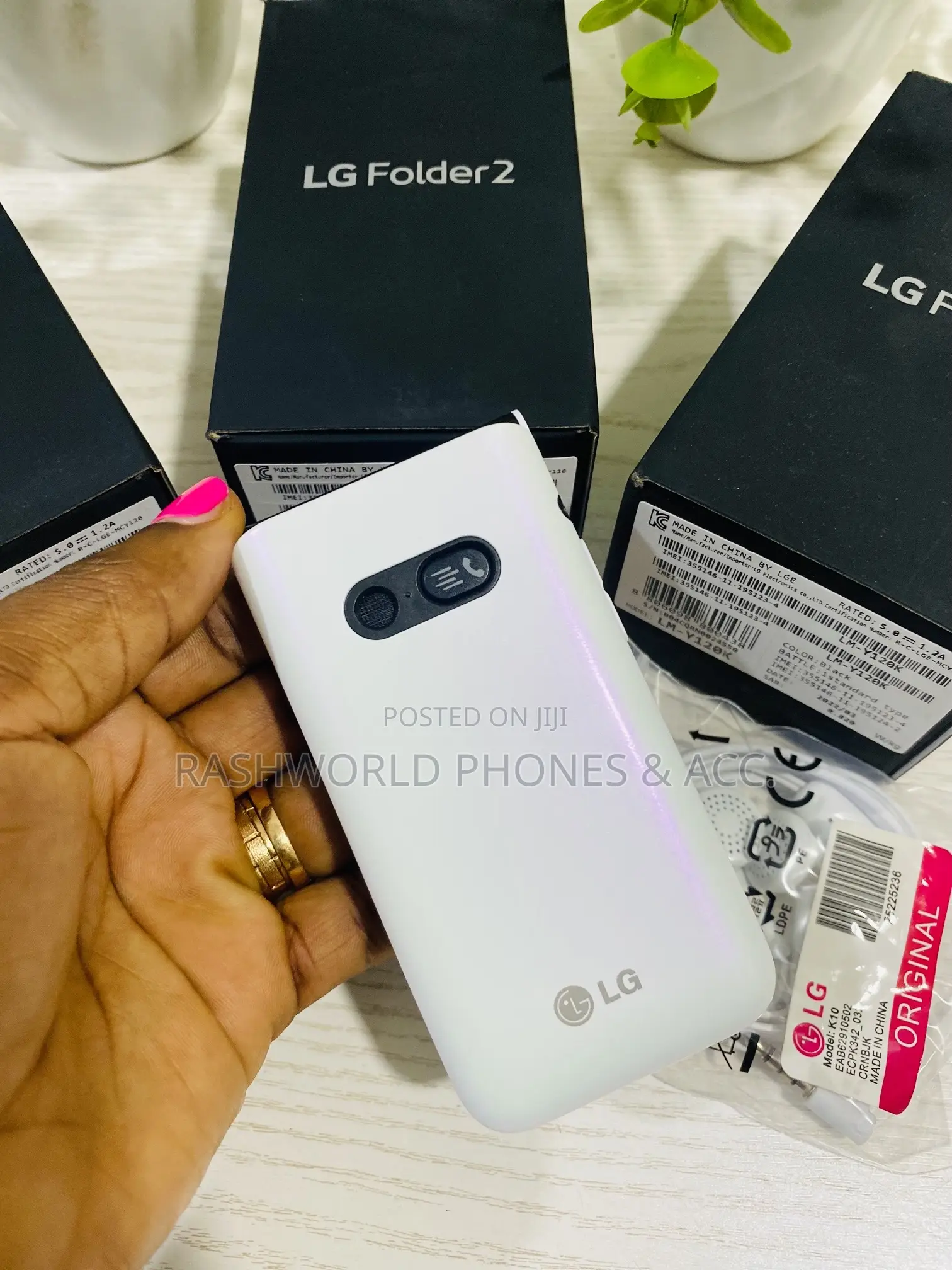 New LG Folder 2 8 GB White