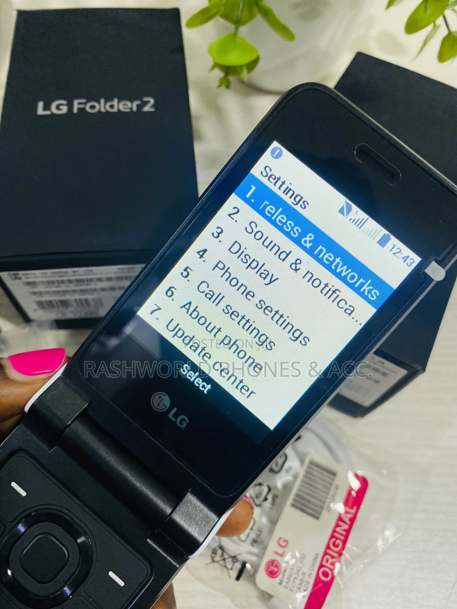 New LG Folder 2 8 GB White