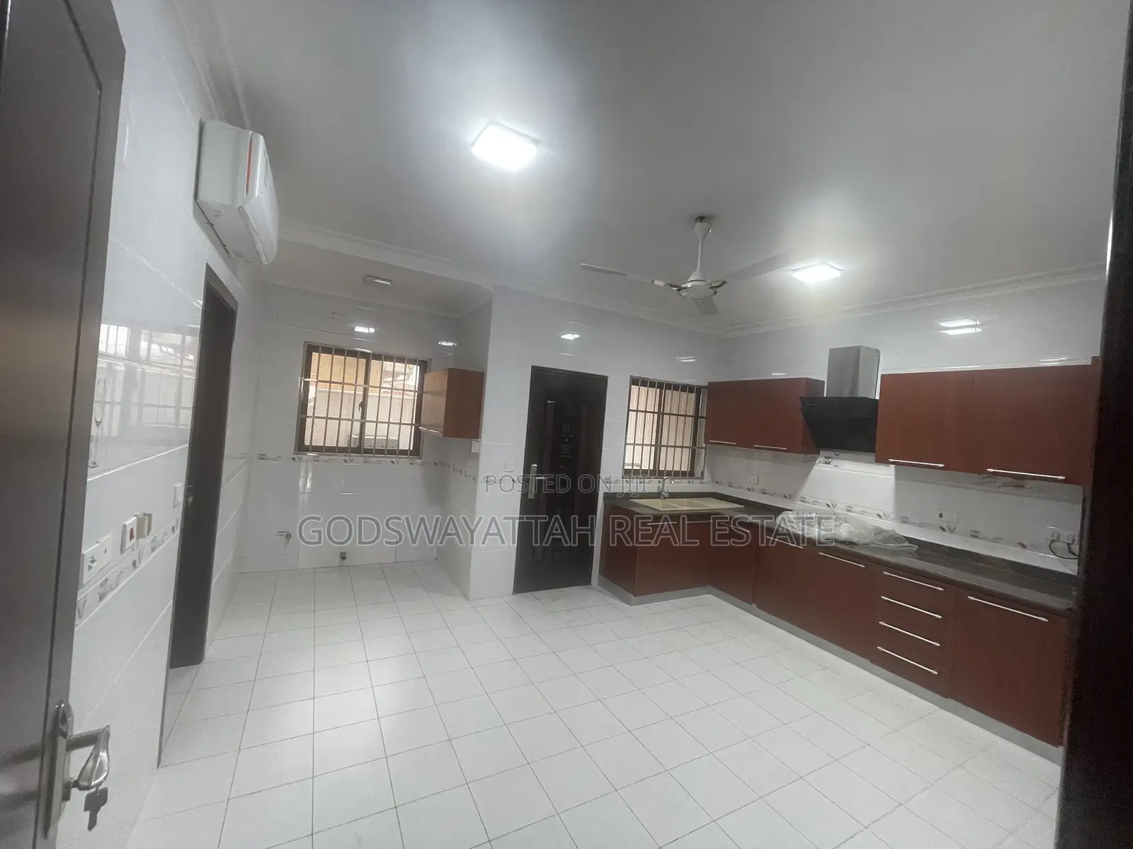 4bdrm House in East Legon, Adjiriganor for rent