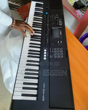Yamaha Keyboard (Ew-425)