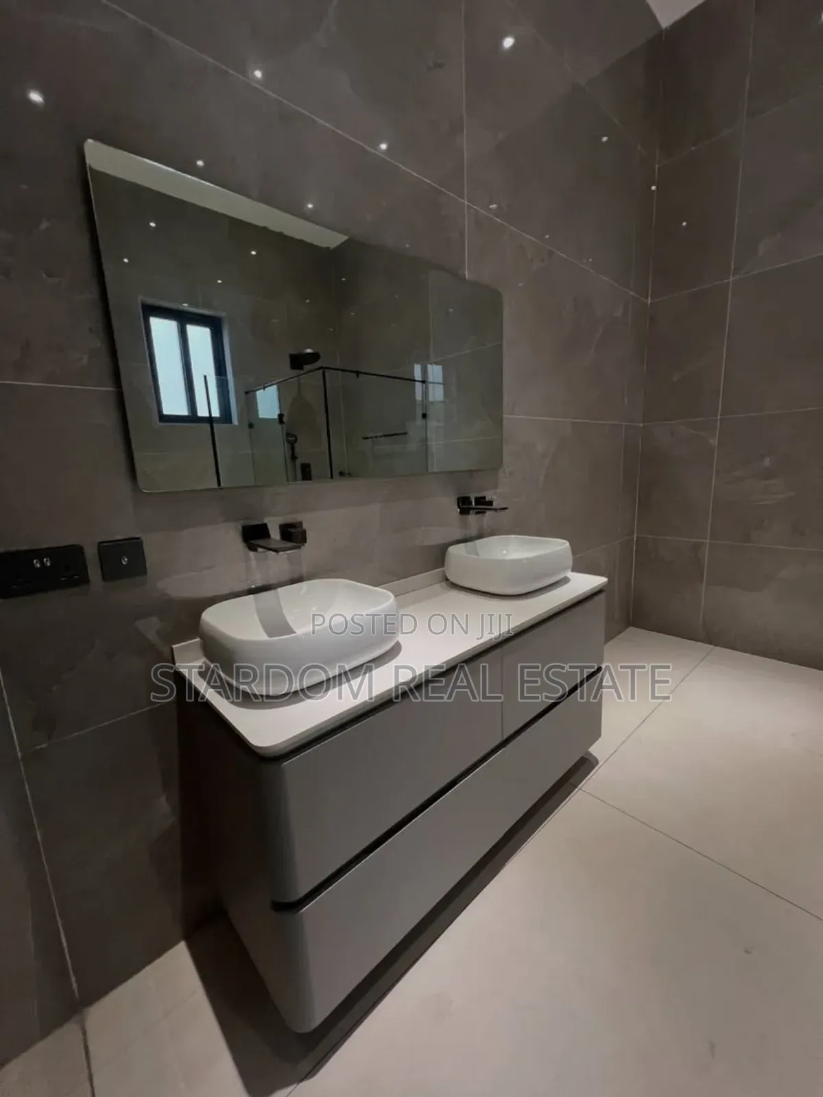 4bdrm Duplex in Cantonments for sale