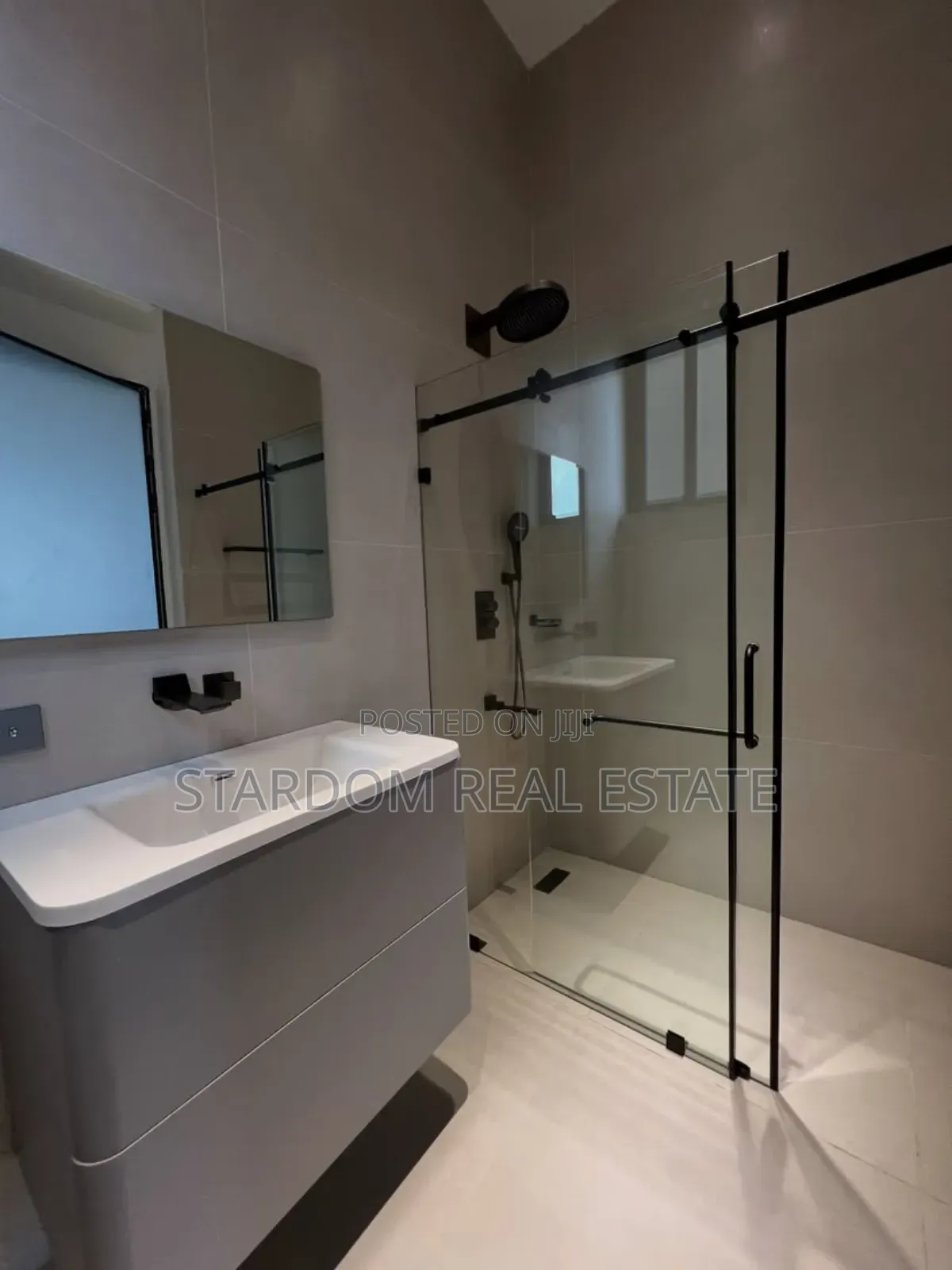 4bdrm Duplex in Cantonments for sale
