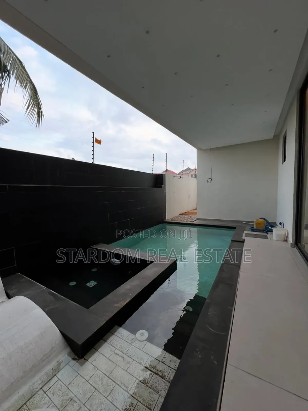 4bdrm Duplex in Cantonments for sale