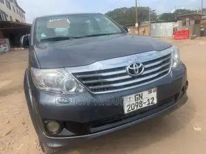 Toyota Fortuner 2012 Gray