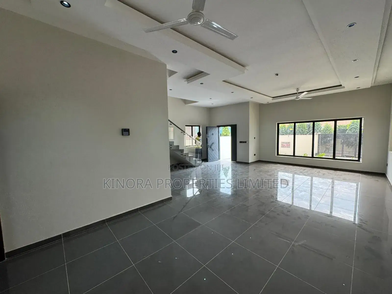 4bdrm Duplex in Lakeside Community 8, Accra Metropolitan for sale