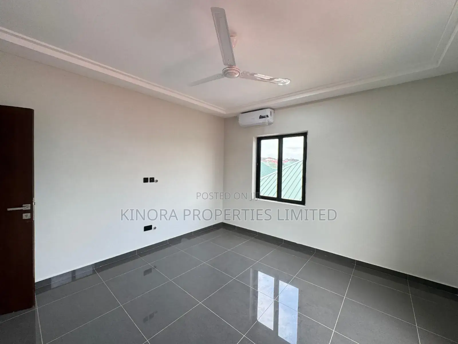 4bdrm Duplex in Lakeside Community 8, Accra Metropolitan for sale