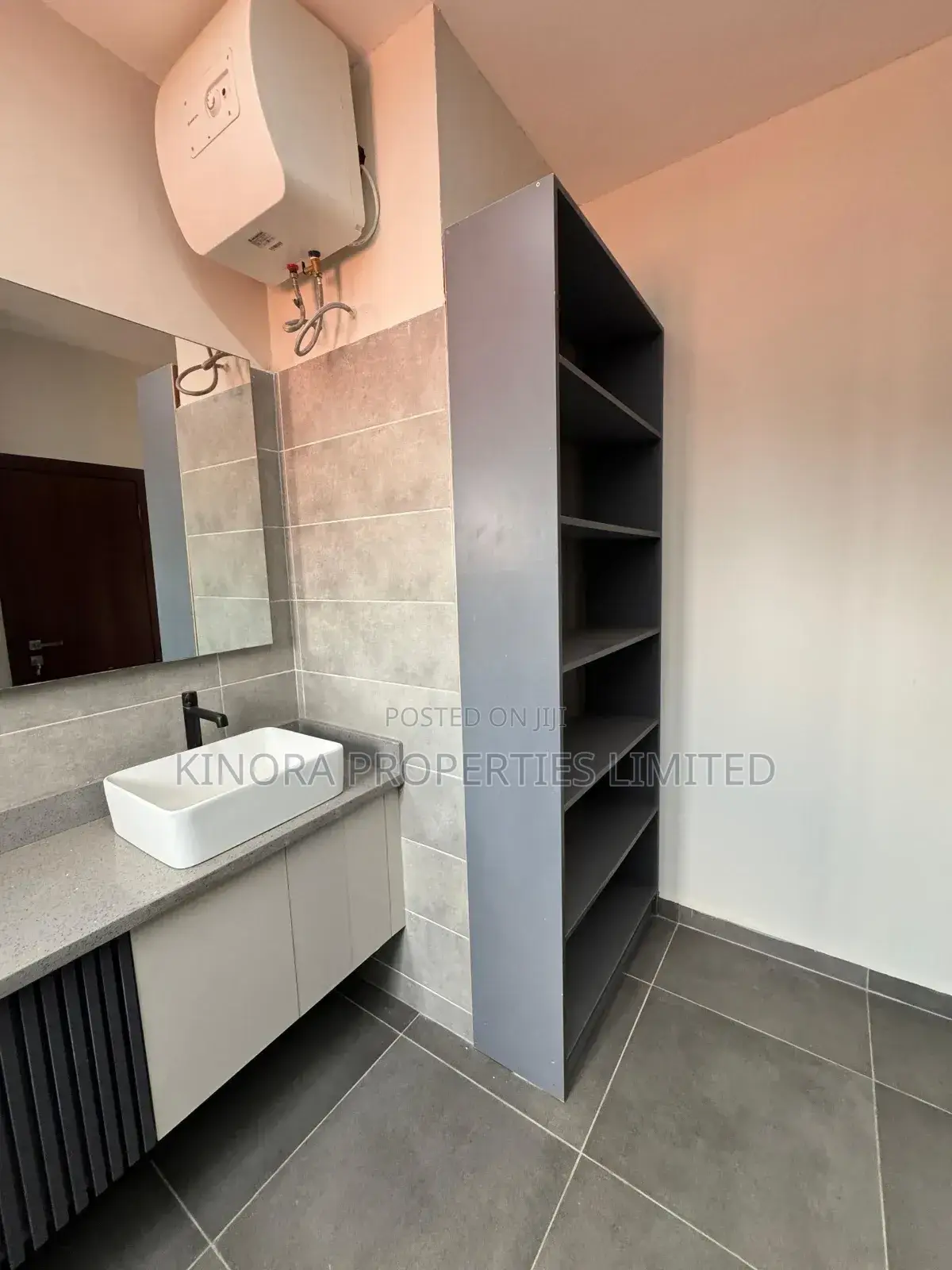 4bdrm Duplex in Lakeside Community 8, Accra Metropolitan for sale