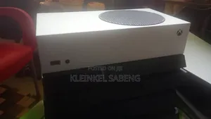 Xbox Series S Loaded With Games (2 Controllers)