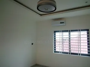 4bdrm Duplex in Lake Side Estate for sale