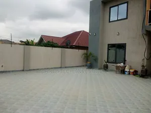 4bdrm Duplex in Lake Side Estate for sale