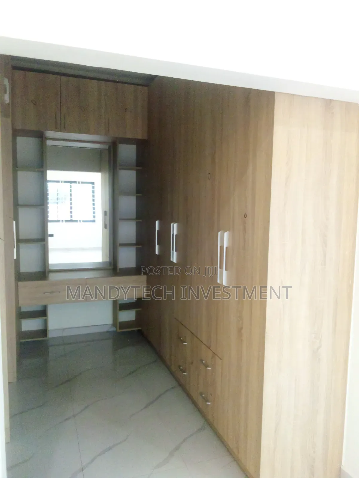 4bdrm Duplex in Lake Side Estate for sale
