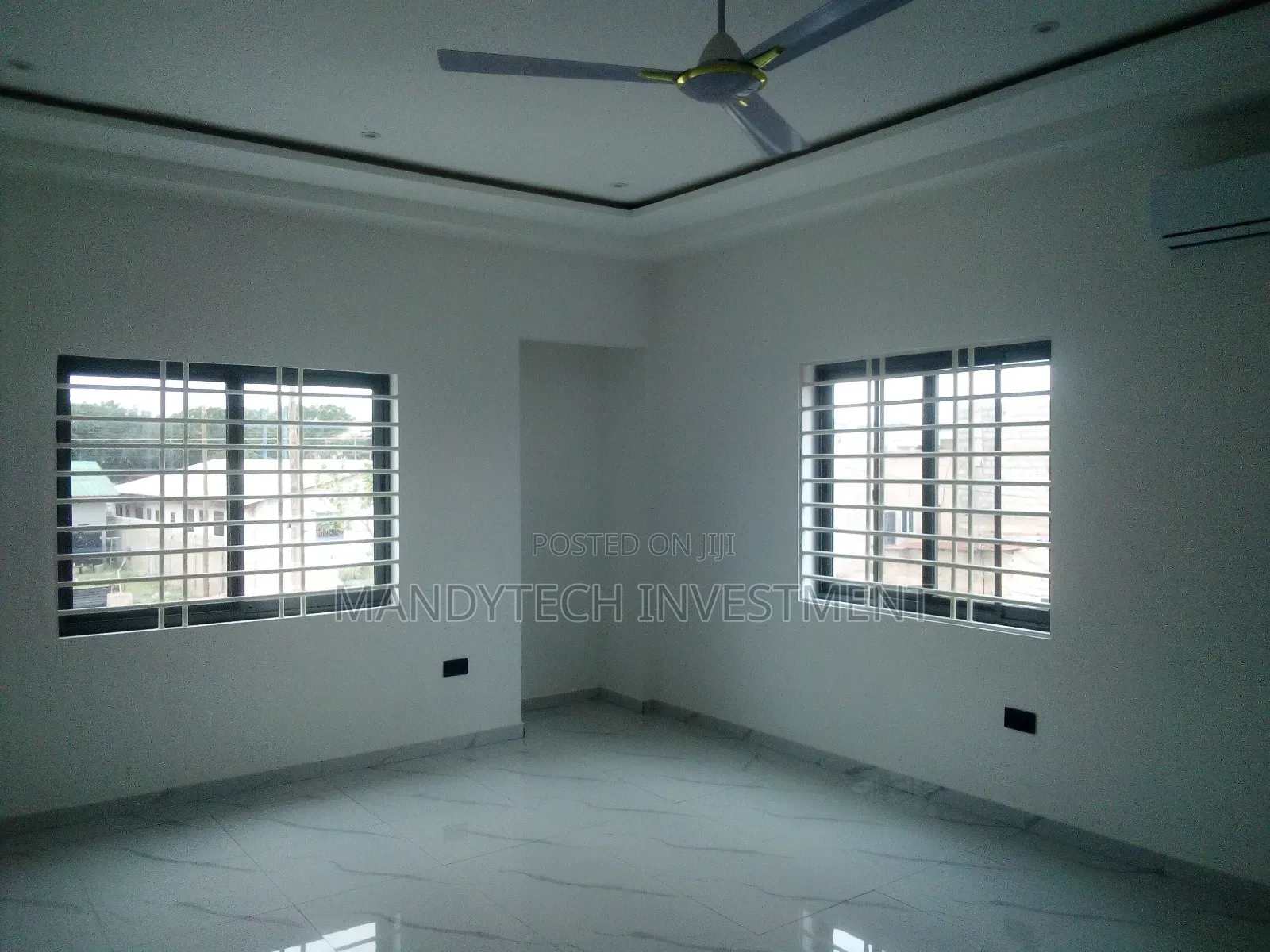 4bdrm Duplex in Lake Side Estate for sale