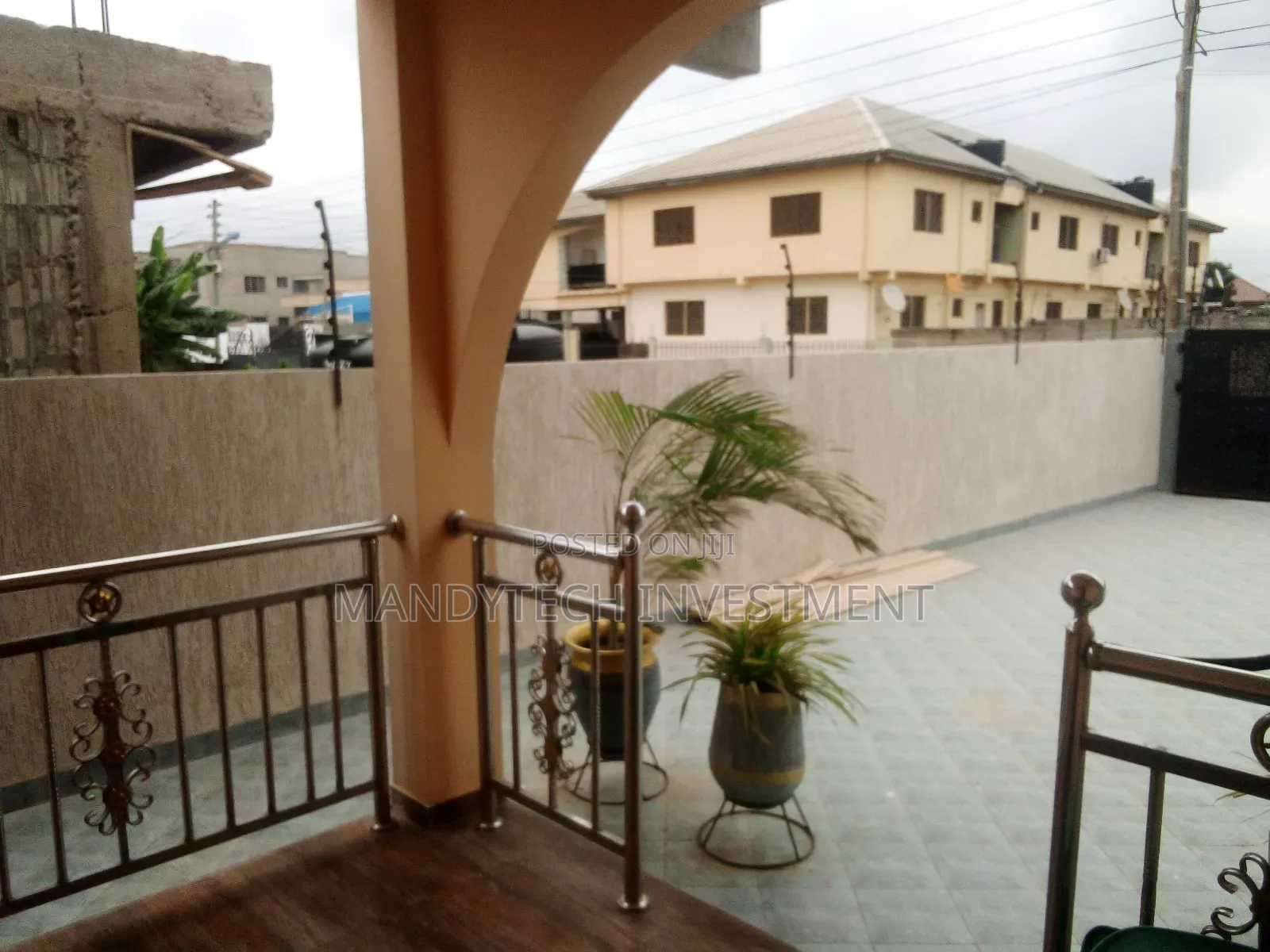 4bdrm Duplex in Lake Side Estate for sale