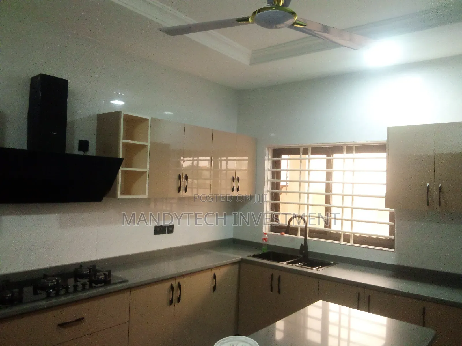 4bdrm Duplex in Lake Side Estate for sale