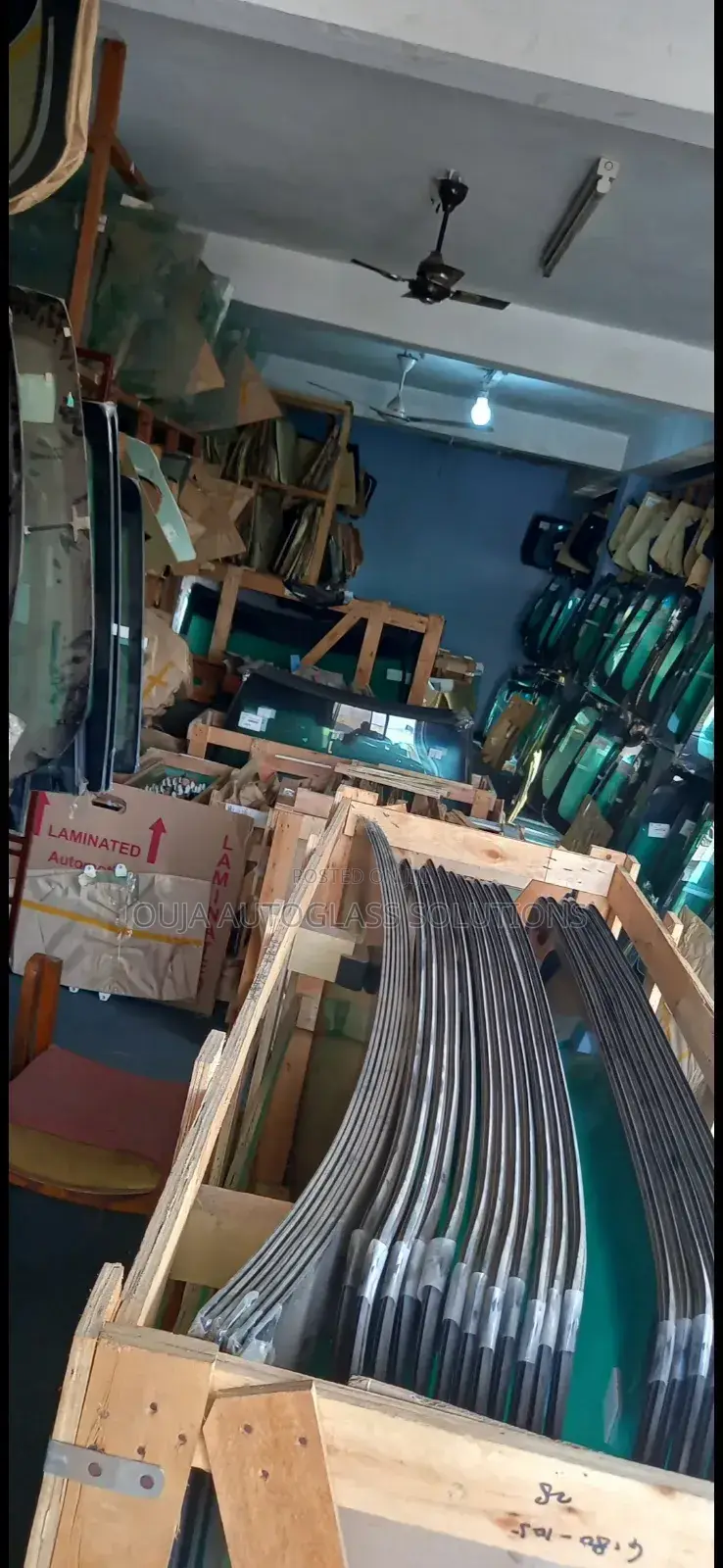 Windscreens and Door Glasses Dealer and Installation Shop