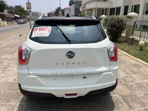 Car 2014 White