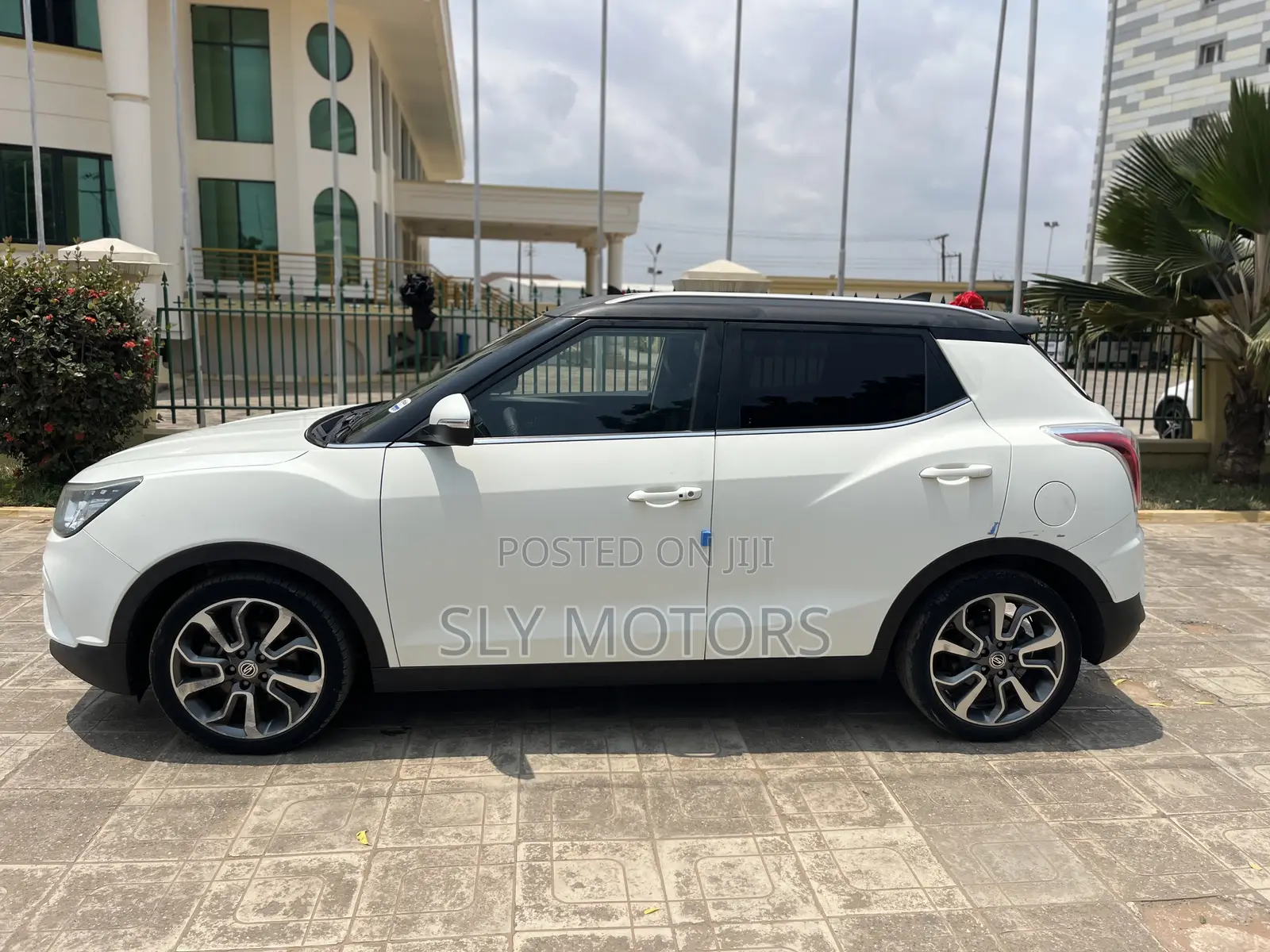 Car 2014 White