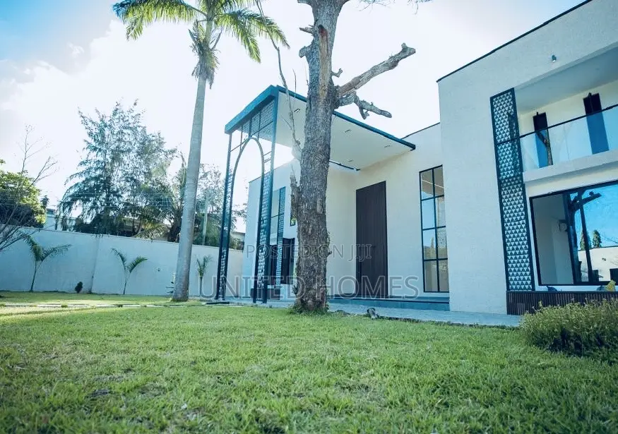 12bdrm House in Cantonments for sale