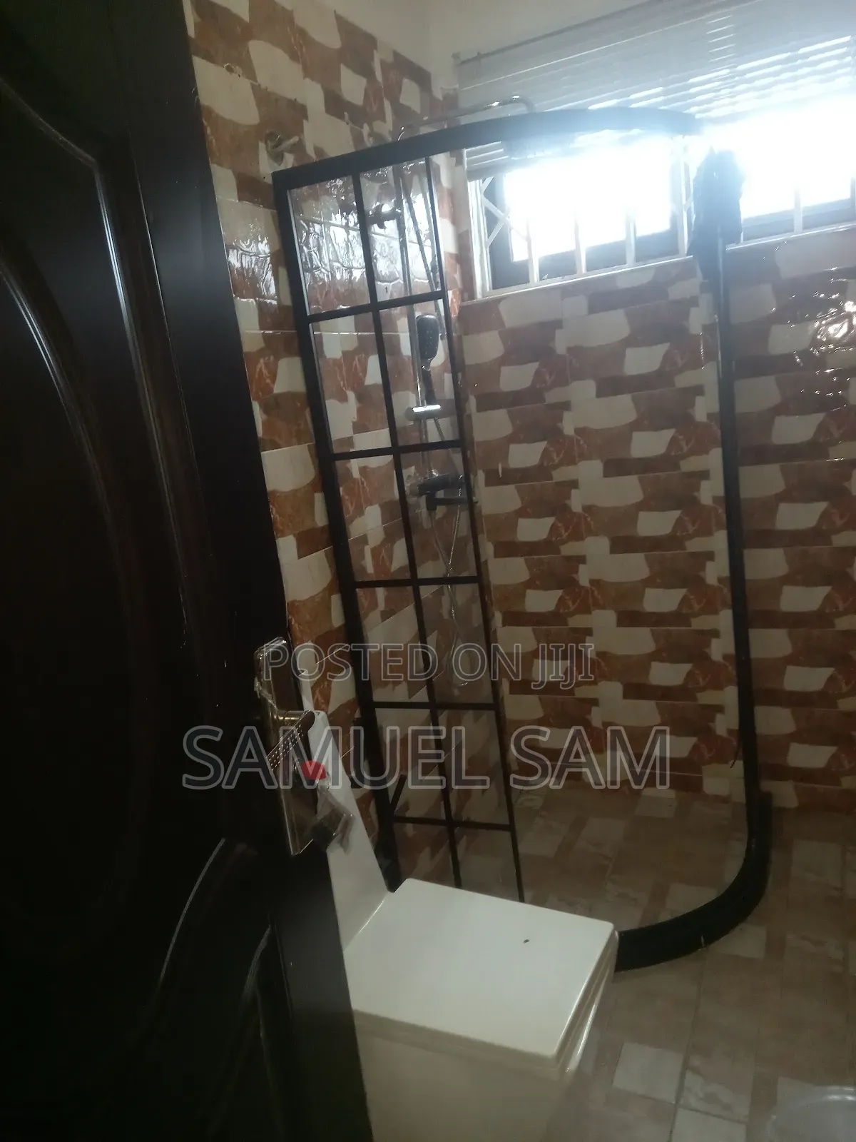 8bdrm House in Tema Community 26 for rent