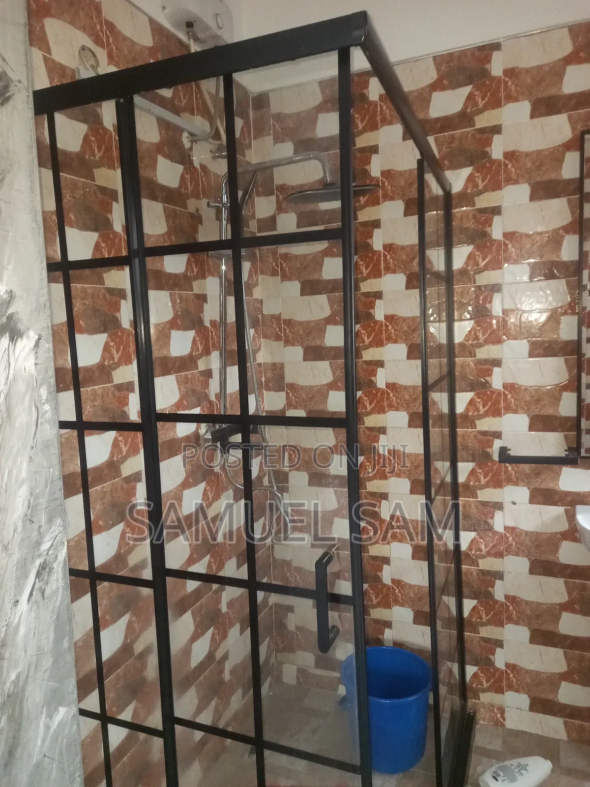 8bdrm House in Tema Community 26 for rent