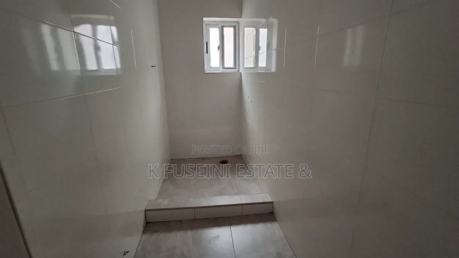 12bdrm House in K Fuseini Estate, Kumasi Metropolitan for sale
