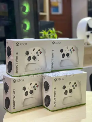 Microsoft Xbox Series S or X Wireless Controller Robot White