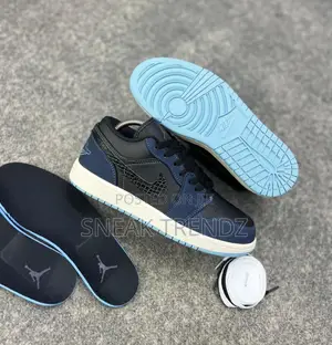 Air Jordan R1 Low Midnight Blue Black N White