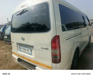 Toyota HiAce 2017 White