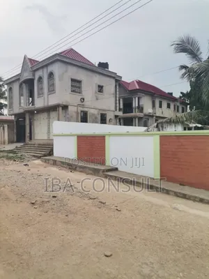 8bdrm Apartment in Kwabenya, Accra Metropolitan for sale