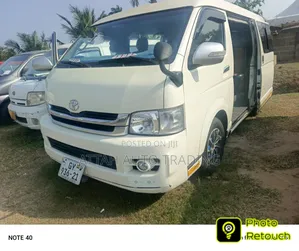 Toyota HiAce 2017 White