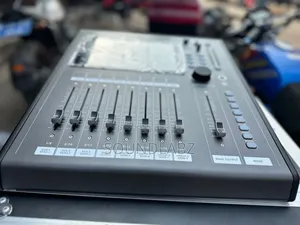Mackie L-20.8 16channel Digital Mixer.