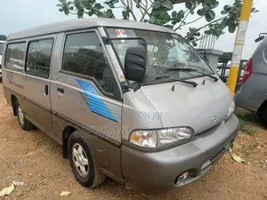 Hyundai H-100 2000 Silver