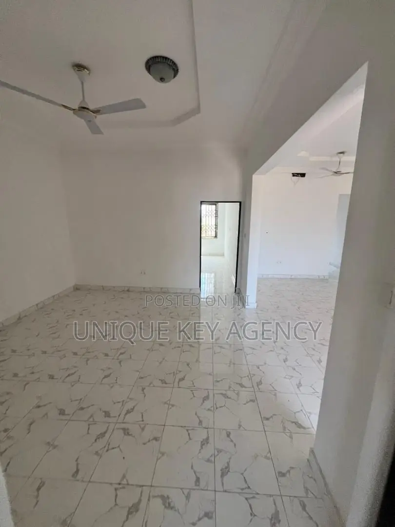 4bdrm Apartment in Unique Key Agency, Dansoman for rent