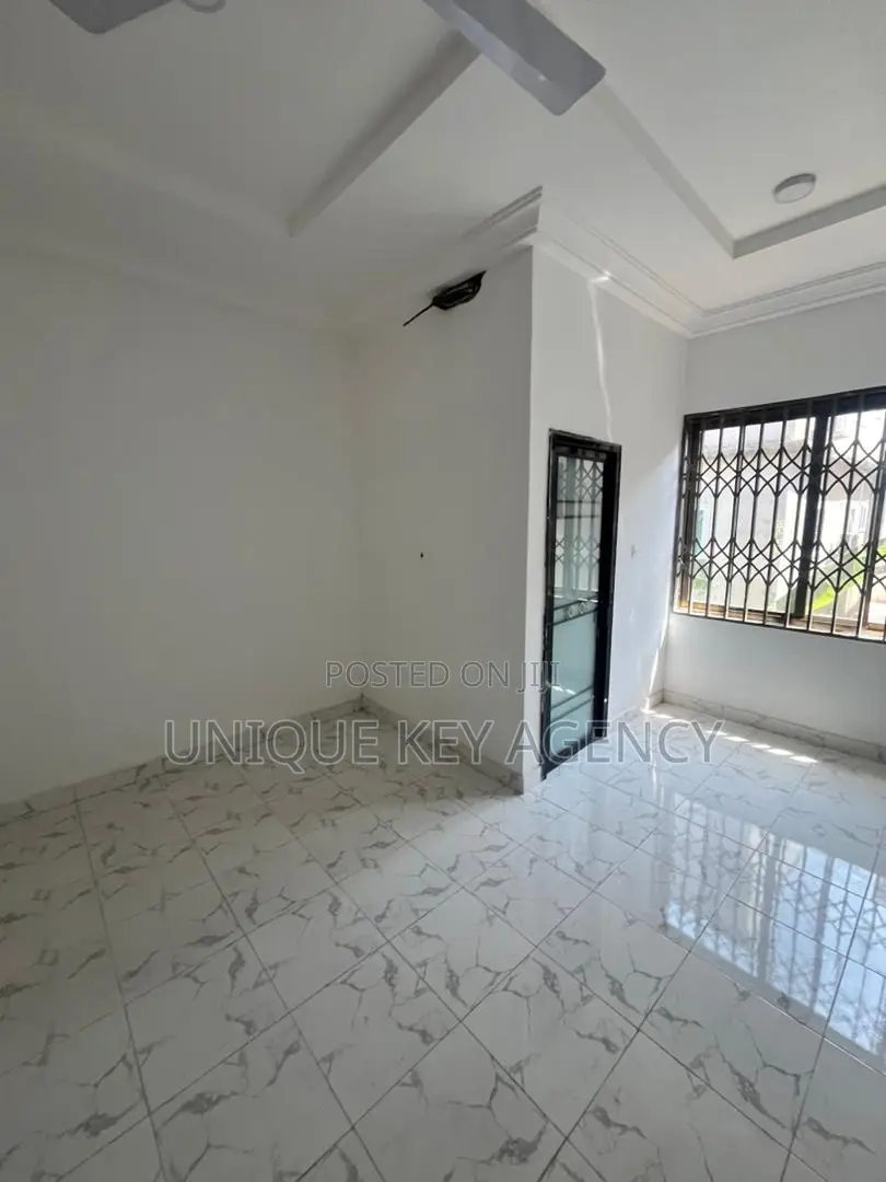 4bdrm Apartment in Unique Key Agency, Dansoman for rent