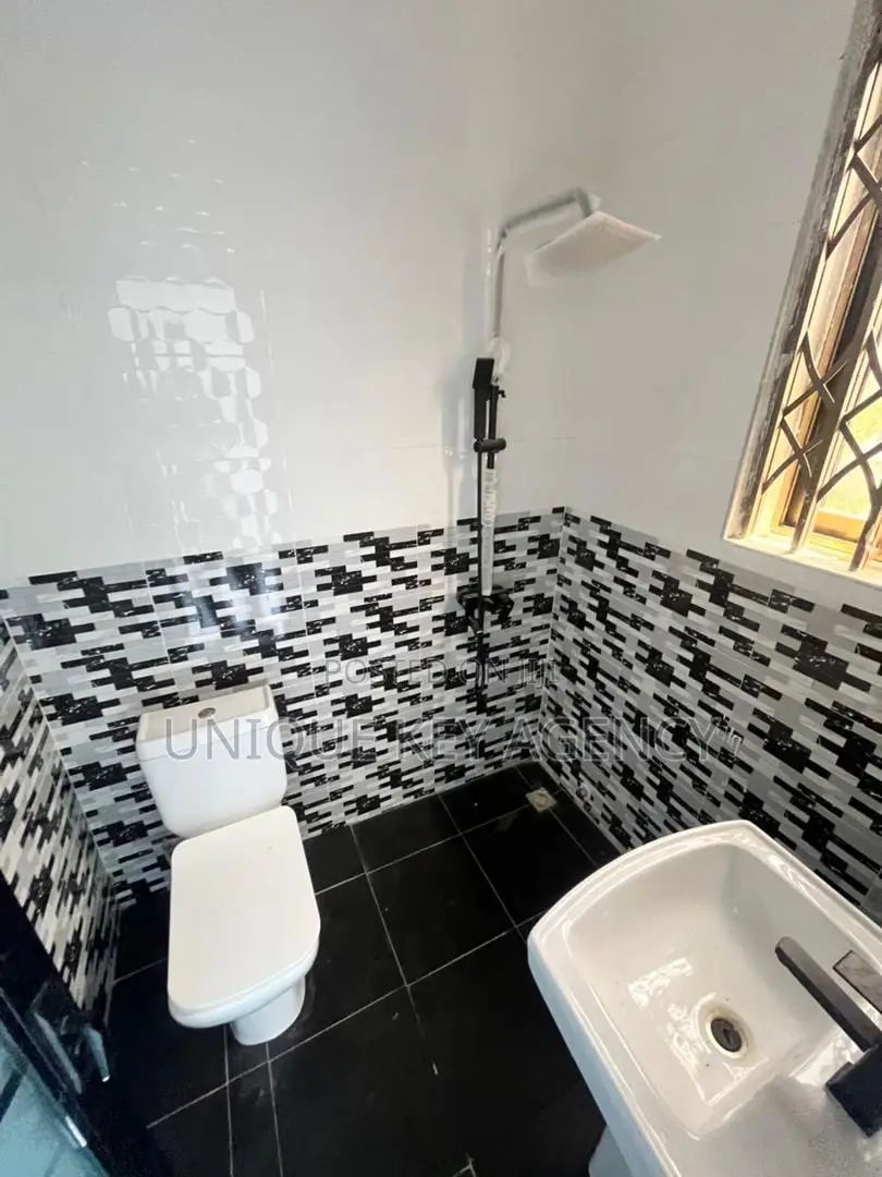 4bdrm Apartment in Unique Key Agency, Dansoman for rent