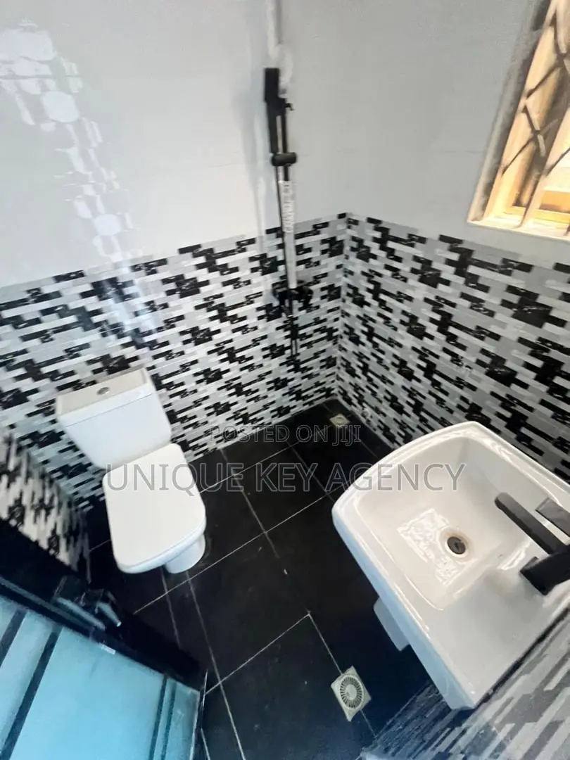 4bdrm Apartment in Unique Key Agency, Dansoman for rent