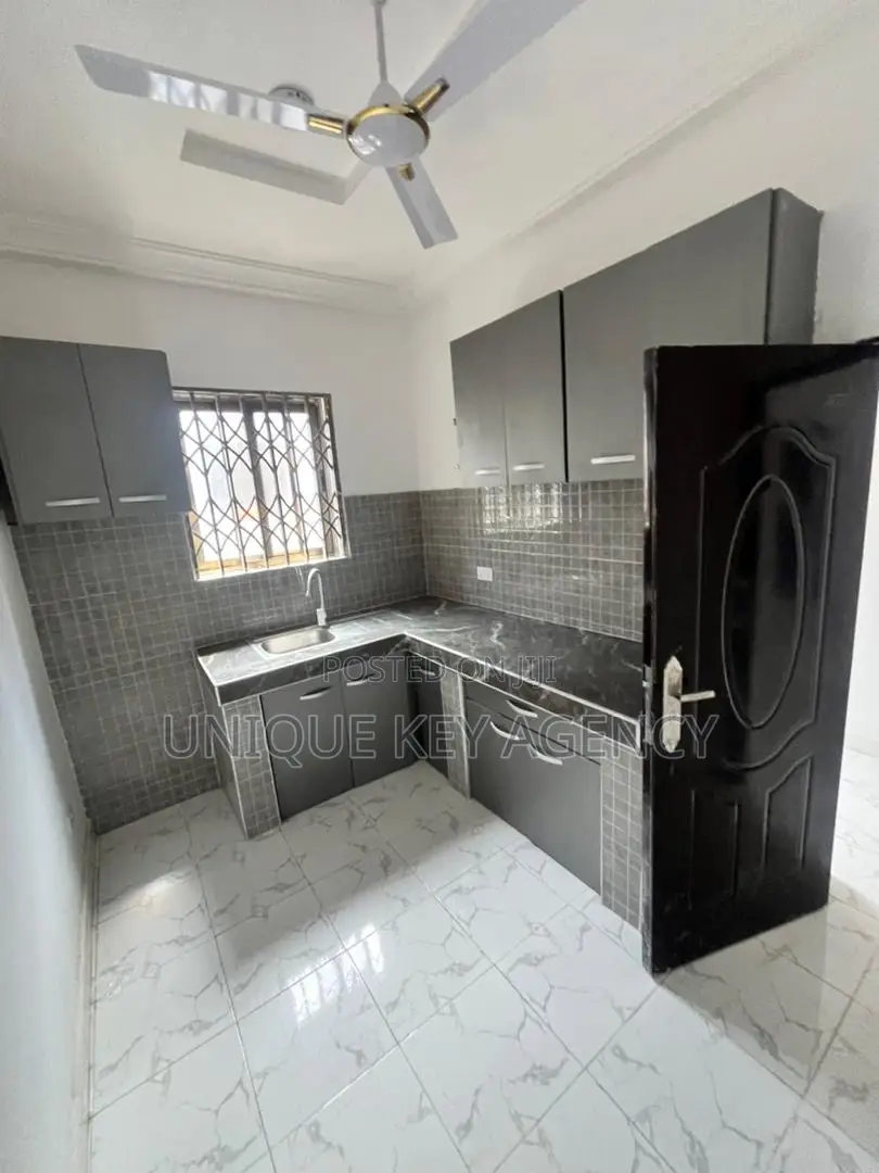 4bdrm Apartment in Unique Key Agency, Dansoman for rent