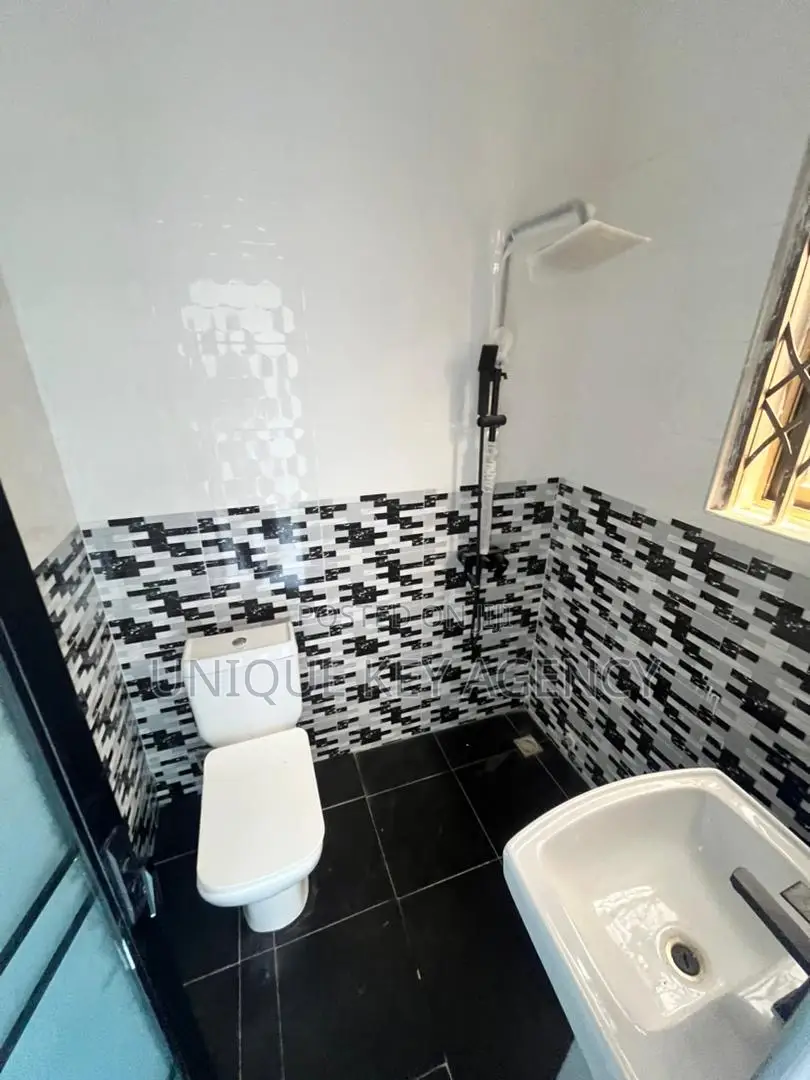4bdrm Apartment in Unique Key Agency, Dansoman for rent
