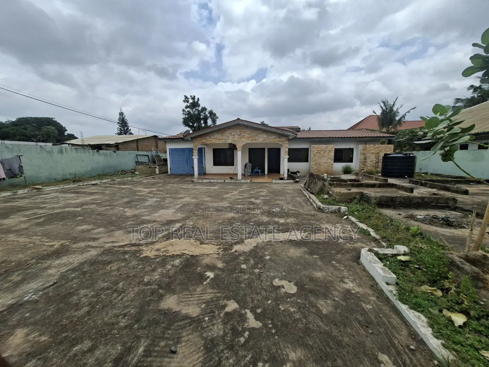 4bdrm House in ,, Business Center, Ashaley Botwe for sale