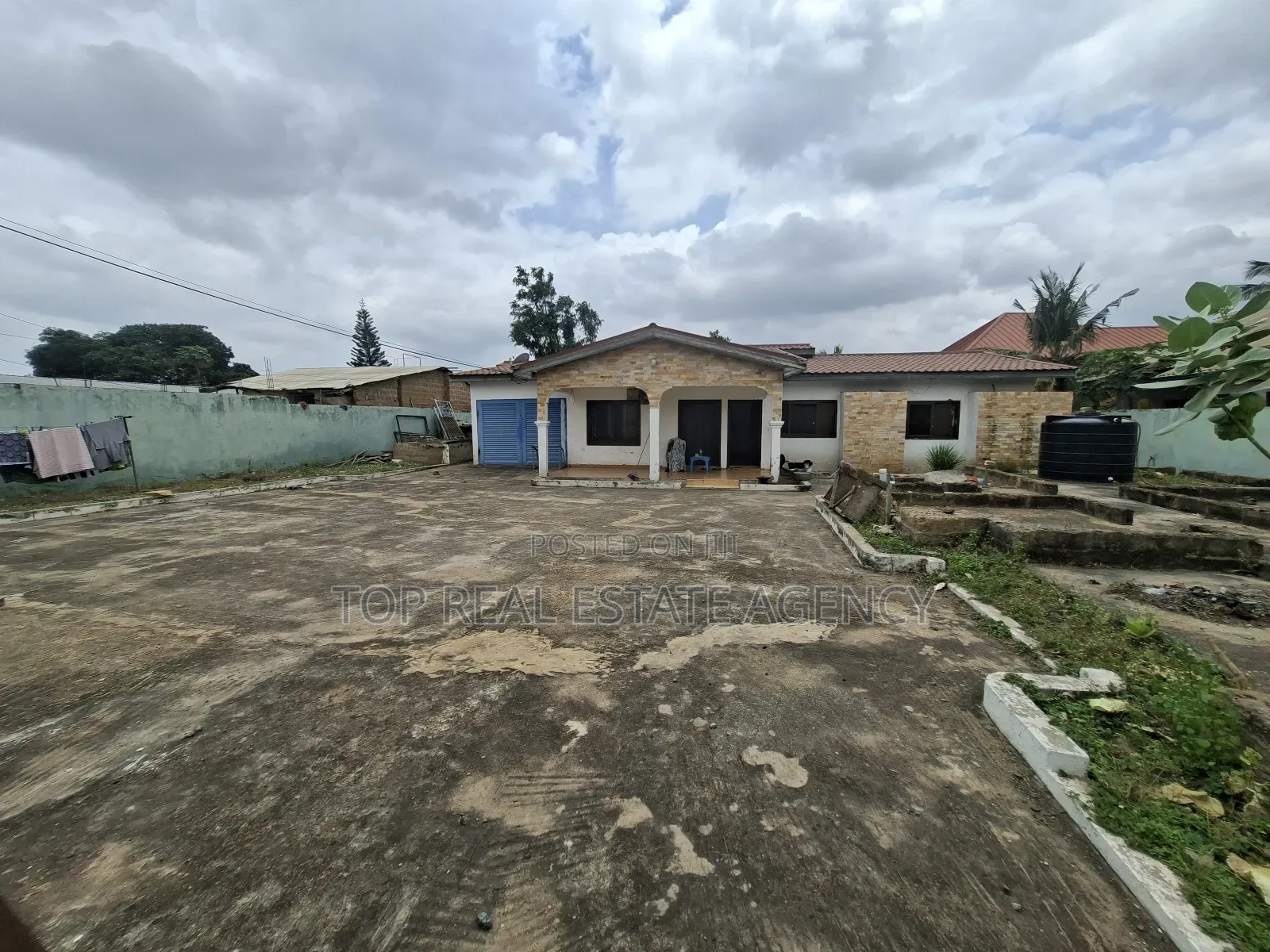 4bdrm House in ,, Business Center, Ashaley Botwe for sale
