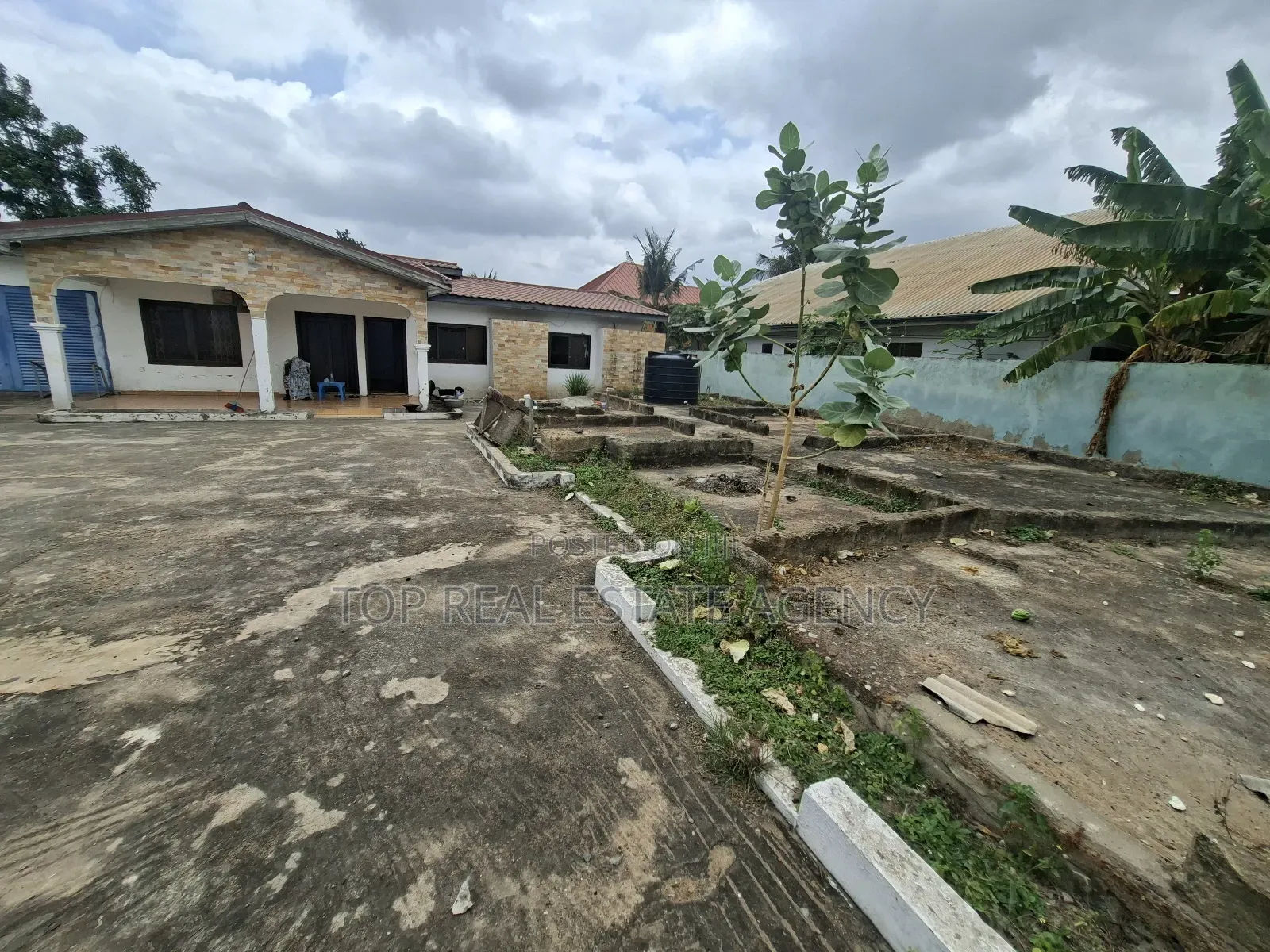 4bdrm House in ,, Business Center, Ashaley Botwe for sale