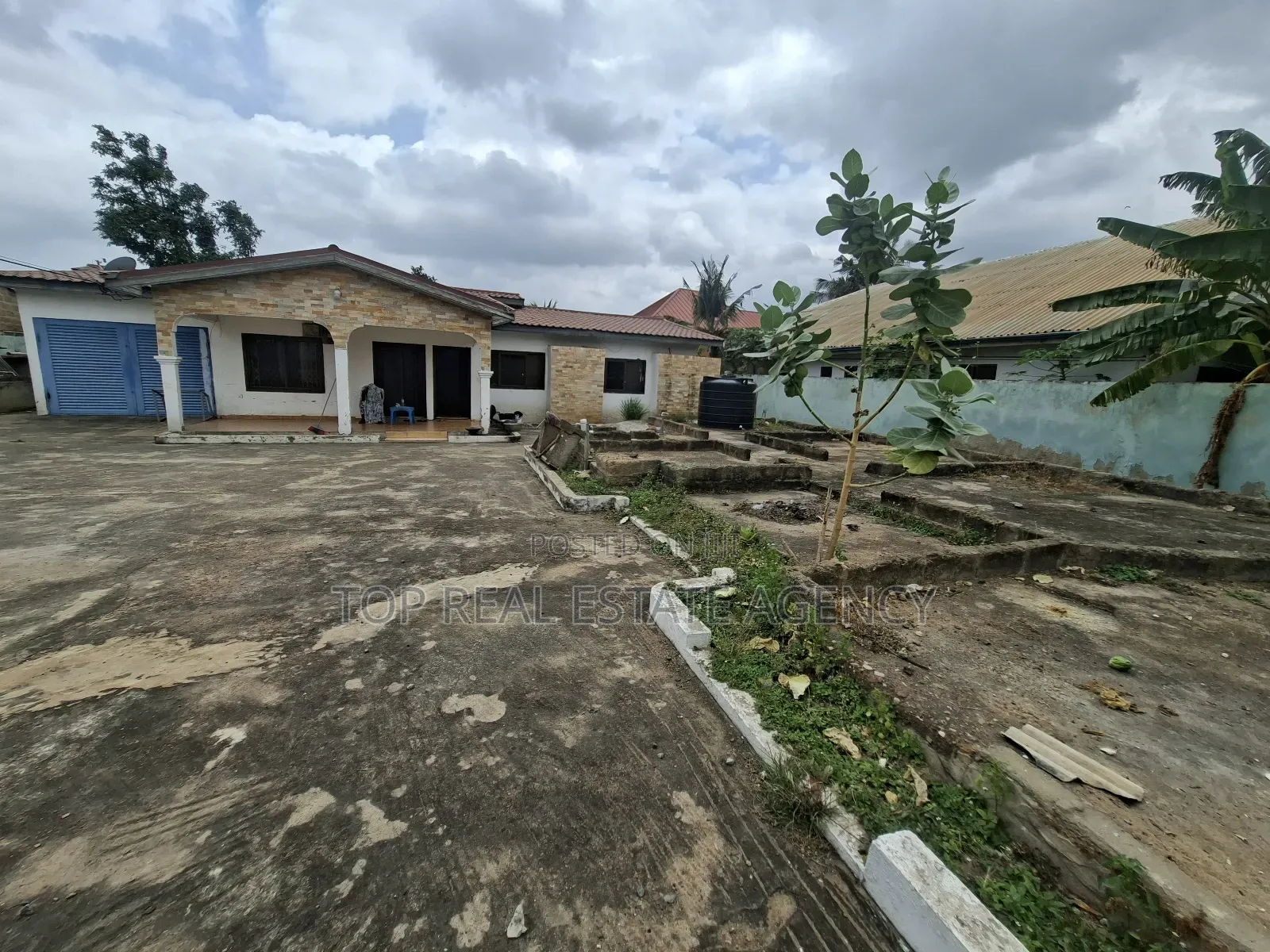 4bdrm House in ,, Business Center, Ashaley Botwe for sale