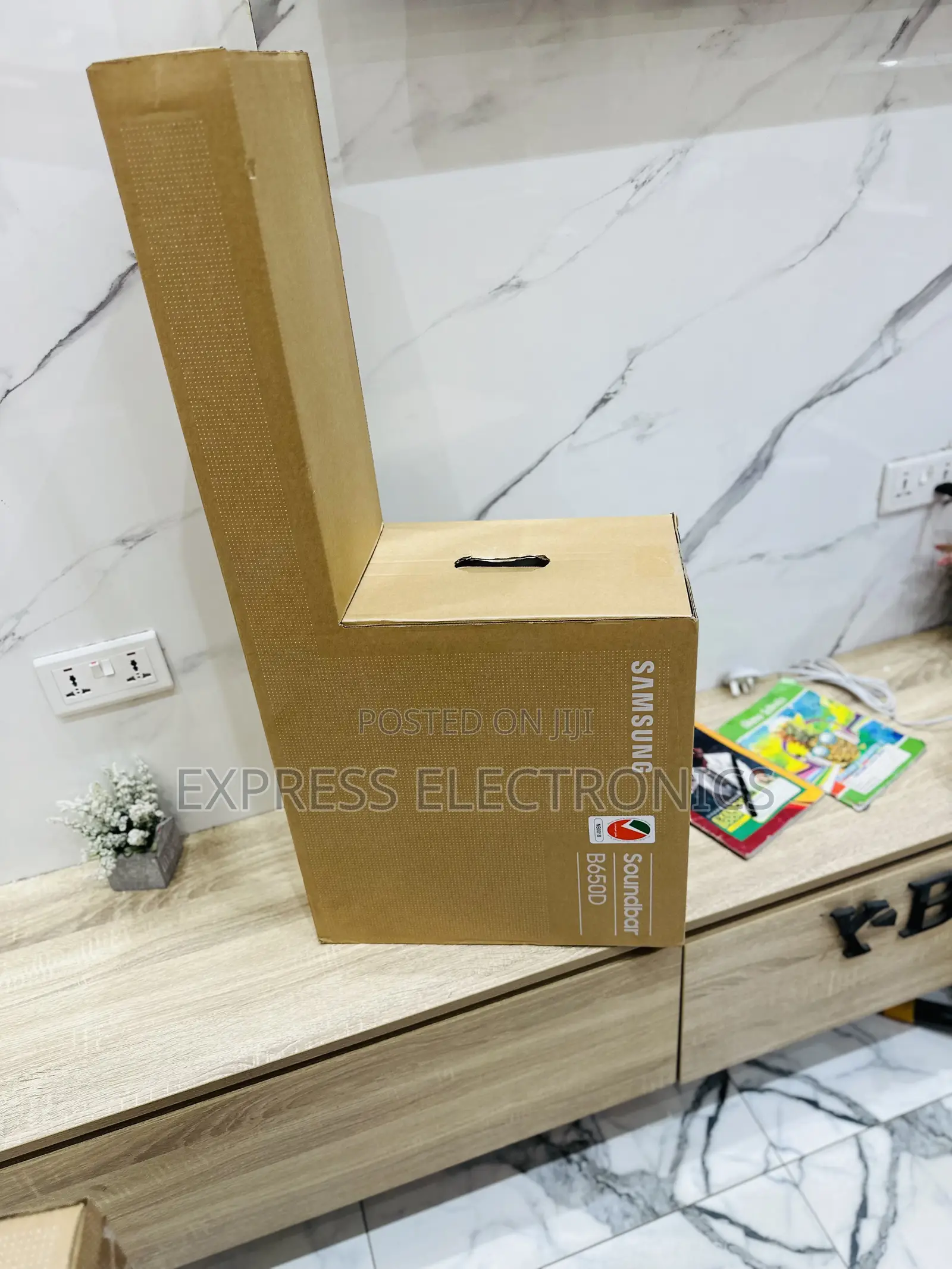 Spectacular Performance B650d Soundbar With Woofer Black