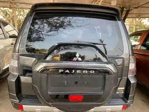 Mitsubishi Pajero 2017 Silver