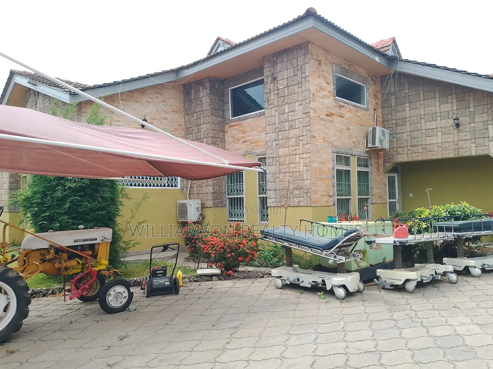 6bdrm House in Hfc Estate Area, Spintex for rent