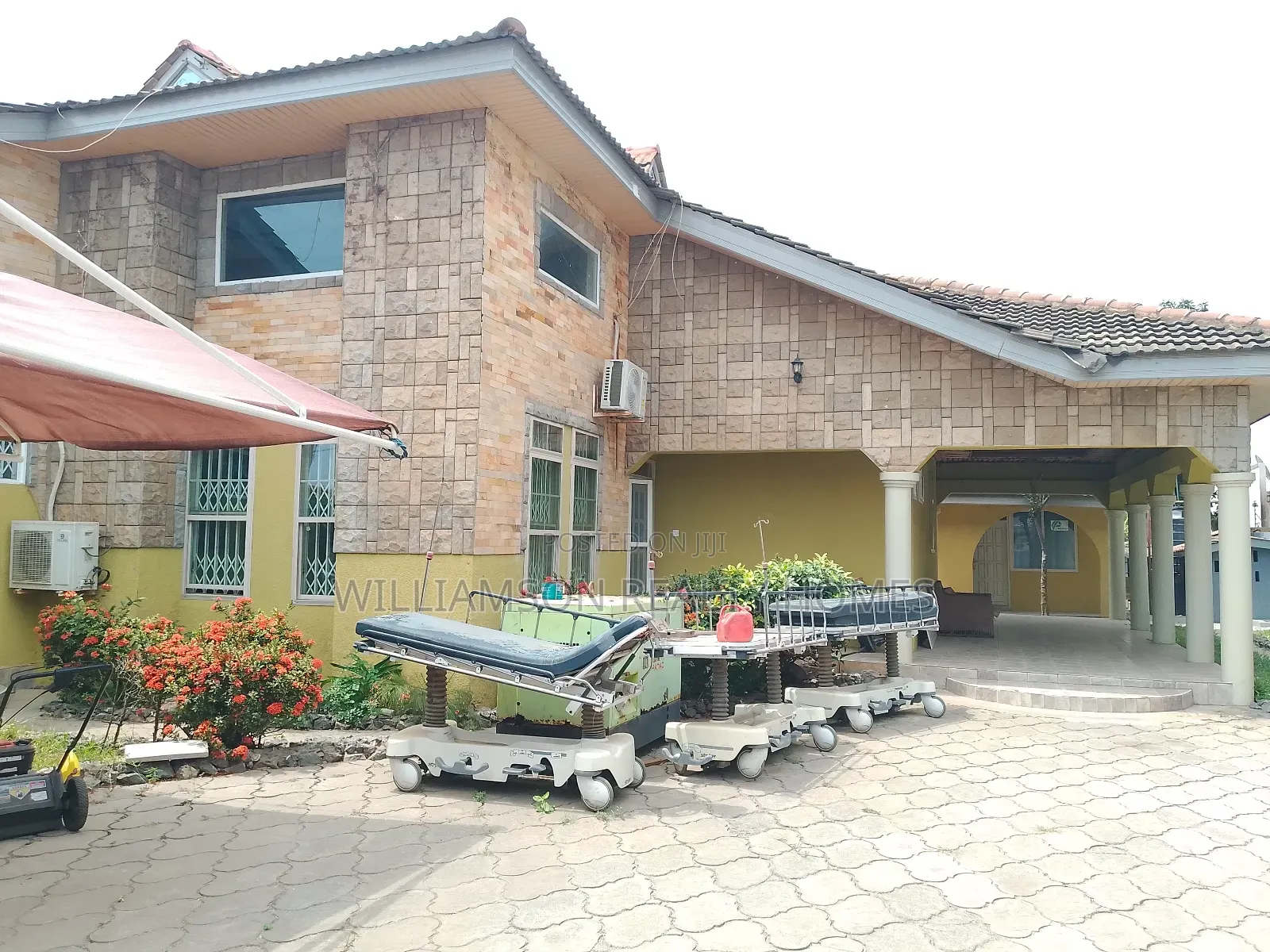6bdrm House in Hfc Estate Area, Spintex for rent